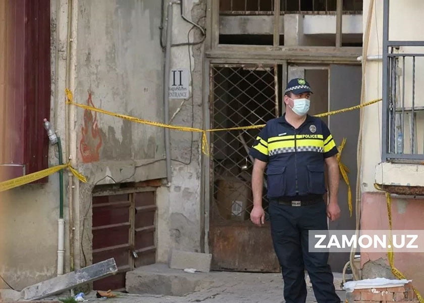 Батумидаги бино қулаши билан боғлиқ ҳолат юзасидан уч киши ҳибсга олинди