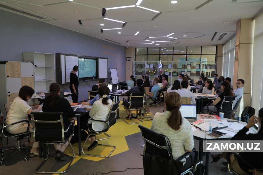 Президент таълим муассасалари агентлиги 300 нафардан зиёд педагогларга халқаро сертификат тақдим этди