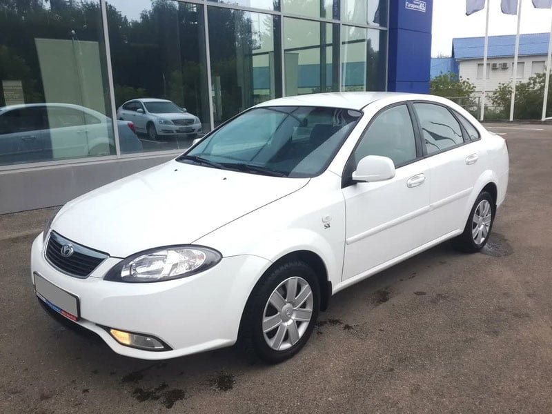 Берунийда алиментдан қарздор отанинг "Lacetti"си сотилиб қарзи ундирилди