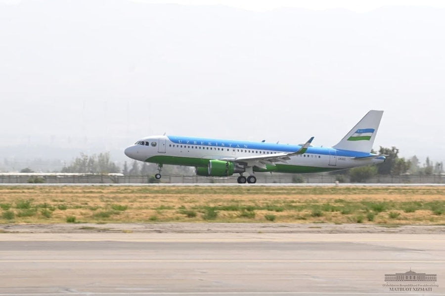 Шавкат Мирзиёев Тожикистонга келди