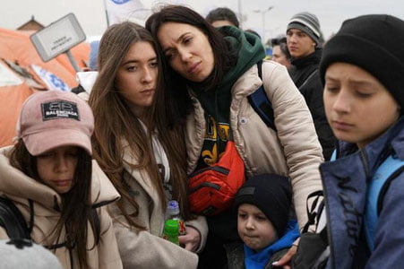 "Чегарани кесиб ўтаётган қочқинлар сони кундан-кунга ортиб бормоқда"