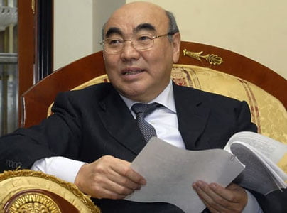 Асқар Акаев Бишкекка олиб келинди