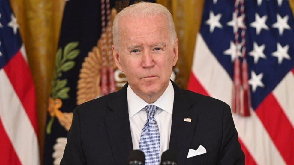 Жо Байден штатлар ҳокимиятларини коронавирусга қарши вакцина олганларга 100 доллардан тўлашга чақирди