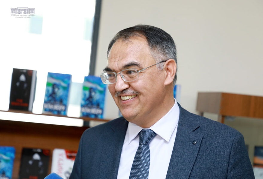 Бўйим баланд бўлгани учунми, доим Қорбобо бўлиб яқинларимга совға улашардим – Бобур Бобомурод