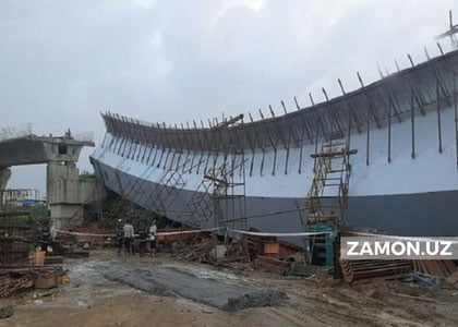 Ҳиндистонда қурилаётган кўприкнинг бир қисми қулаб тушди
