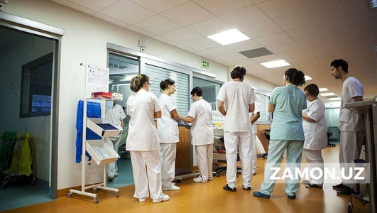 Францияда мажбурий эмланишни рад этган минглаб шифокорлар ишдан бўшатилди