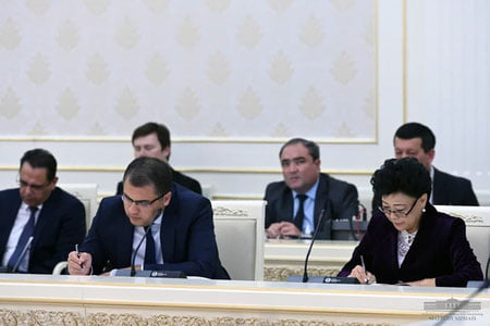 Барча давлат ташкилотлари ва муассасаларида талабаларнинг ишлашига рухсат берилади – Президент