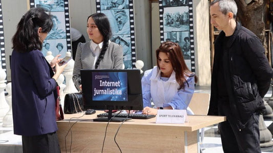 Меҳнат ярмаркасида 100 нафардан ортиқ талабага ишга қабул қилиш таклифи берилди