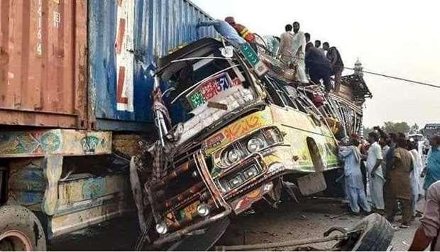 Покистонда содир бўлган ЙТҲда 30 киши ҳалок бўлди