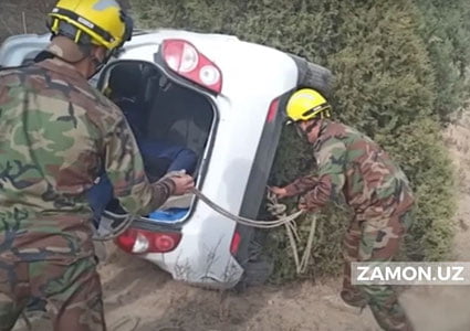 Bo‘stonliqda 150 metr balandlikdan “Spark” jarlikka tushib ketdi, haydovchisi omon qoldi (video)