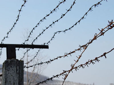 Эрондаги қамоқхоналарнинг бирида  маҳбуслар таҳқирлангани акс этган тасвирлар тарқалди