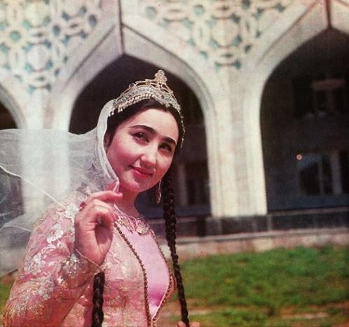 O‘zbekiston xalq artisti Qizlarxon Do‘stmuhammedova vafot etdi