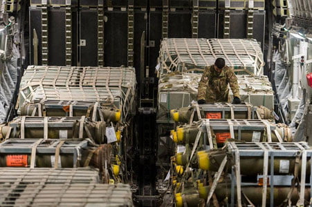 АҚШ бўшаб қолган қурол омборларини тўлдиришни тезлаштирмоқда