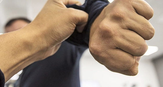 Навоий: «Лангар»даги 58-мактаб яна «тренд»да. Бу гал ўқувчилар муштлашди