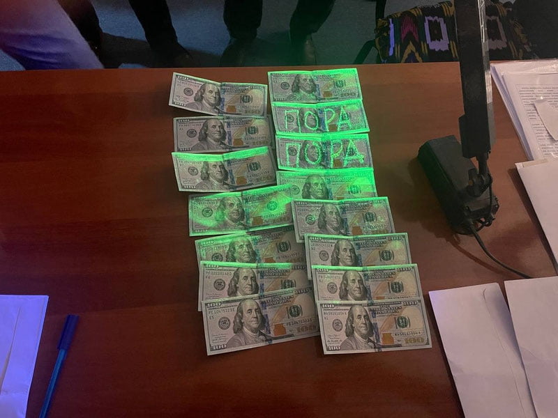 Zarafshonda inspeksiya rahbari pora bilan qo‘lga tushdi