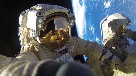 Араб астронавти биринчи марта коинотга чиқди