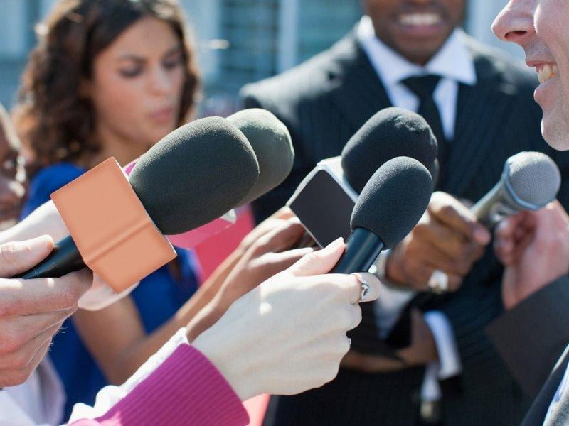 Ўзбекистонда журналистларнинг маошлари оширилади