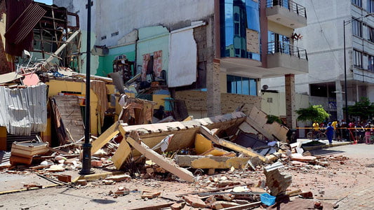 Зилзила Эквадорни вайрон қилди