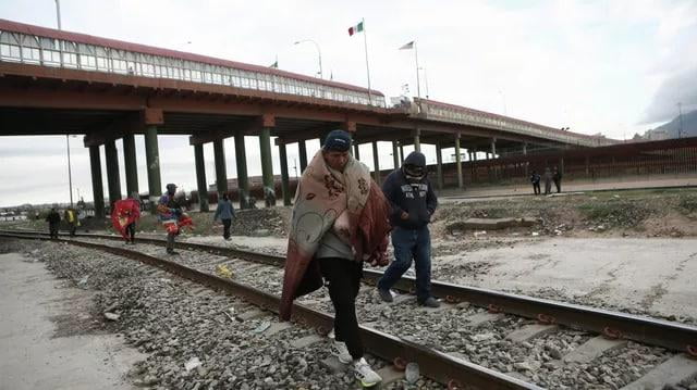 22 минг мигрант АҚШга кириш учун вақтинчалик бошпанада яшамоқда