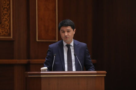 Акмал Бурханов қайнотаси унга 1,5 млн долларлик уй совға қилгани ҳақидаги хабарларга муносабат билдирди