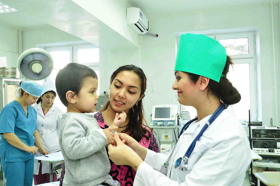 Маҳаллий ва россиялик шифокорлар беморлар учун бепул тиббий кўрик ташкил этмоқда