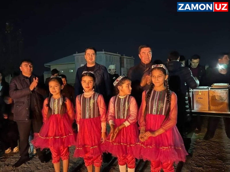 Қашқадарёда ўқувчилар юпун кийимда тадбирга олиб борилди