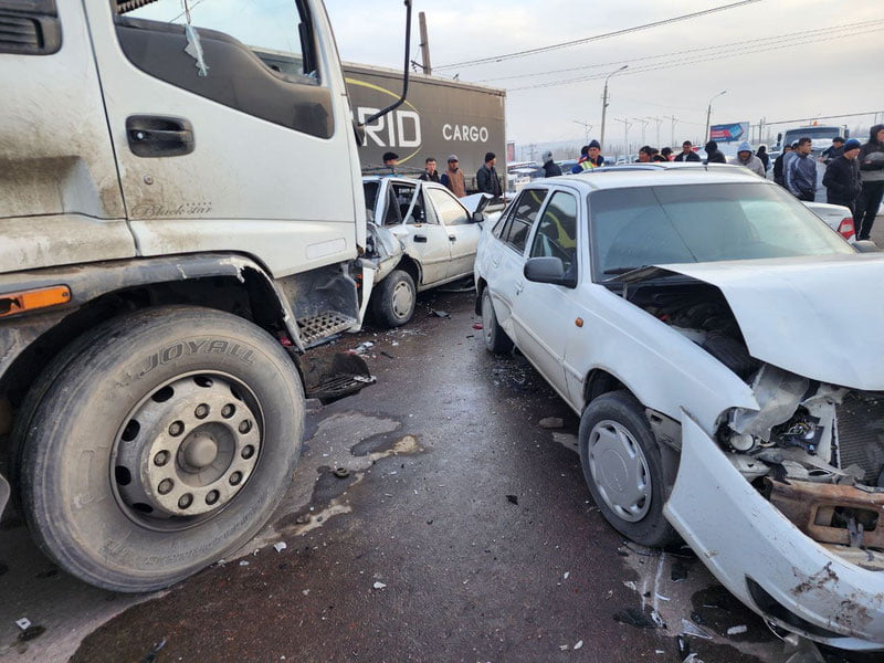 Angrenda 6 ta mashina YTHga uchradi