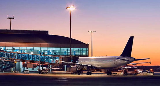 Homiladorligini bilmagan ayol samolyotda ko‘zi yoridi