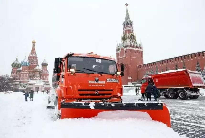 Москвада кучли қор сабаб 70 дан ортиқ рейс кечиктирилди