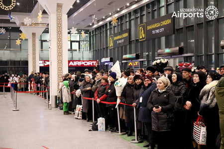 Aeroportlarda kutib oluvchilarning ichkariga kirishiga ruxsat berildi