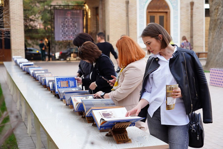 Тошкентда миллий либосларнинг ноёб намуналари намойиш этилди