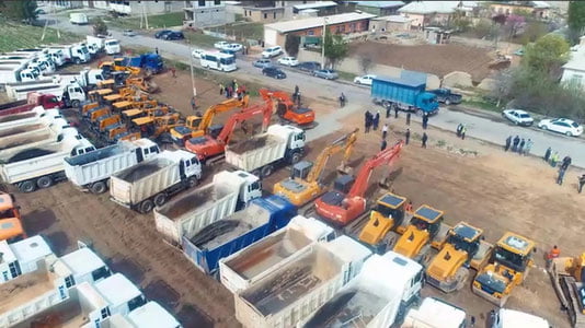 Президент танқидидан сўнг Сурхондарёдаги йўл таъмирланмоқда — видео