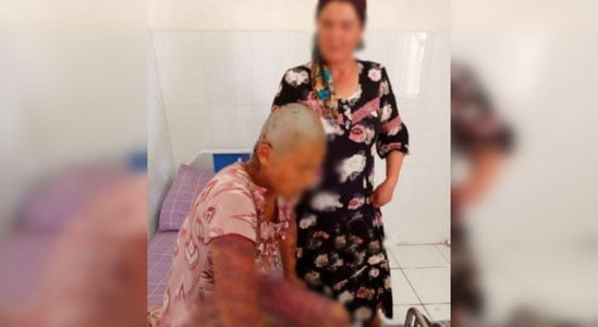 Qashqadaryoda ayolni urib, sochini qirib tashlagan ota-bolalarga sud hukmi o‘qildi