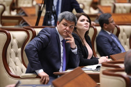 Сенаторлар Омбудсман фаолиятини танқид қилди