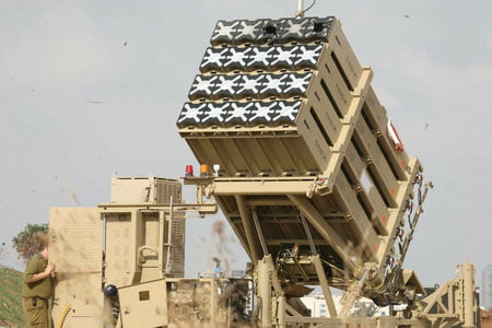 АҚШ Украинага битта “Темир гумбаз” ракетага қарши мудофаа батареясини беришга тайёр