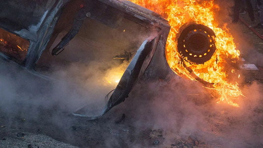 Тошкентда ҳаракатланаётган “Damas” ёниб кетди — видео