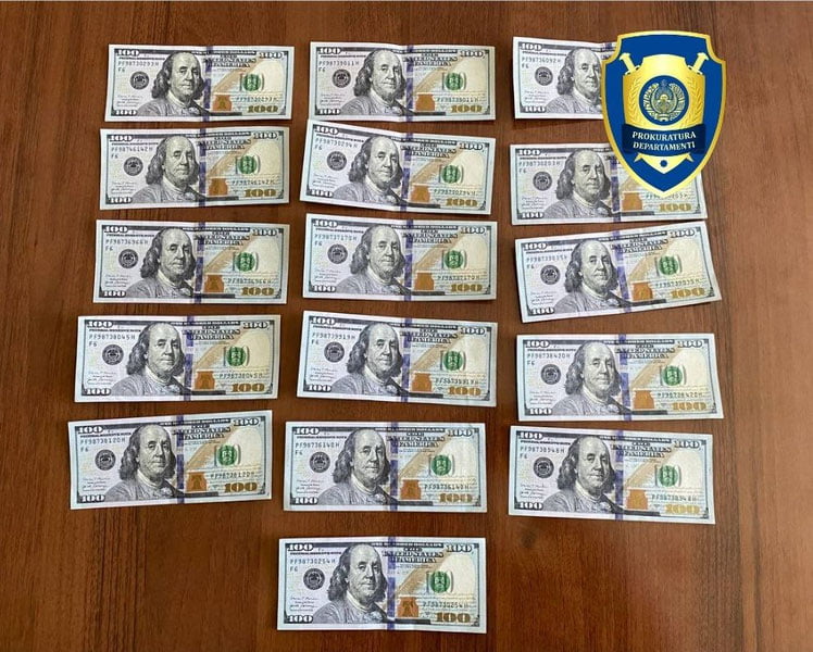 Андижондаги банкда мижозга қалбаки доллар берилди