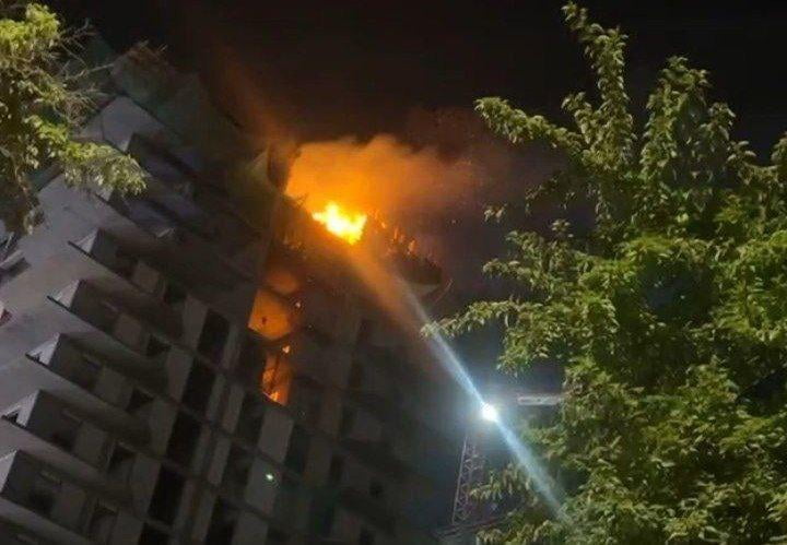 Тошкентда 14 қаватли бинода ёнғин содир бўлди