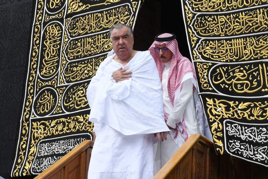 Тожикистон президенти бешинчи марта Умра зиёратини адо қилди