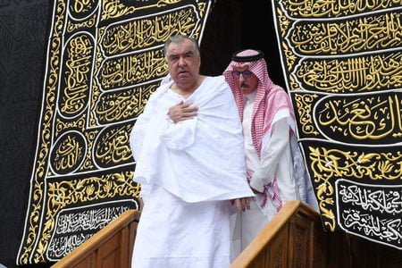 Тожикистон президенти бешинчи марта Умра зиёратини адо қилди