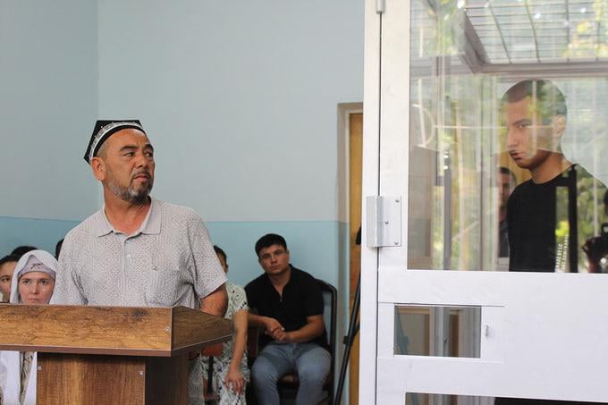 Олмалиқда ўқувчи қизнинг ўлимига сабабчи бўлган йигитга ҳукм ўқилди