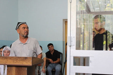 Олмалиқда ўқувчи қизнинг ўлимига сабабчи бўлган йигитга ҳукм ўқилди