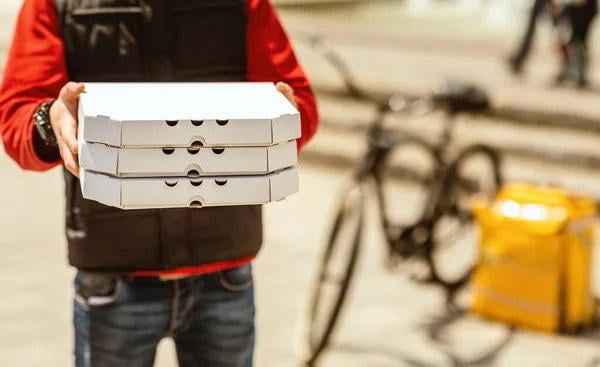 Ўзбекистонда курьер аёл кишига жинсий алоқа қилишни таклиф қилди