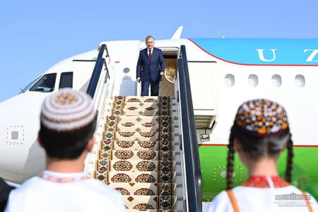Shavkat Mirziyoyev Ashxobodga bordi
