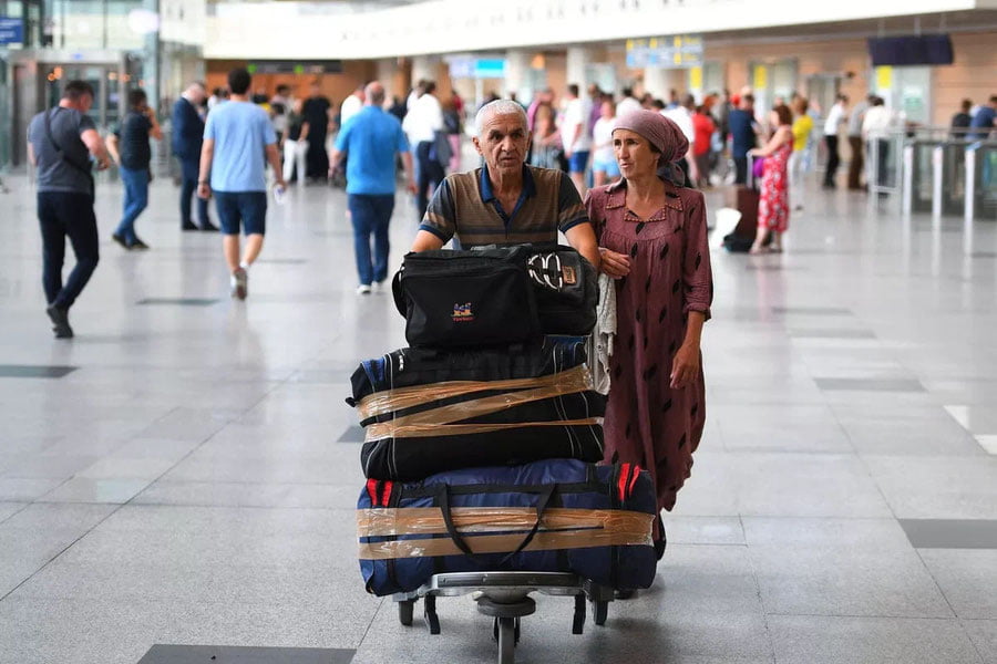 Тожикистонлик аёллар мамлакатни тарк этмоқда