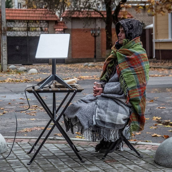 Ilon Mask Ukraina Qurolli Kuchlariga o‘tkazilgan Starlink aloqa terminallarini o‘chirib qo‘ydi