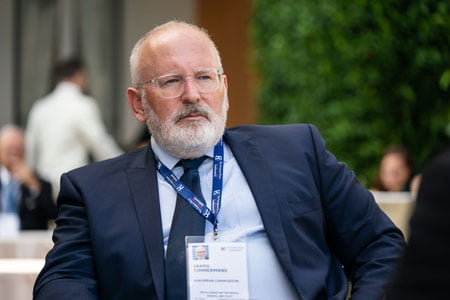 Yevrokomissiya vitse-prezidenti isteʼfoga chiqdi