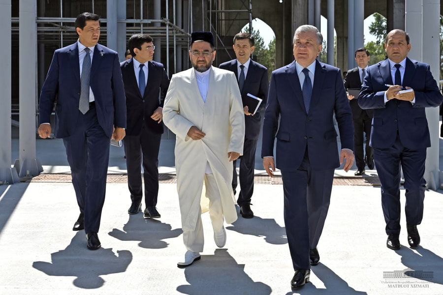 Mirziyoyev Samarqandga tashrifini Imom Buxoriy majmuasini ziyorat qilishdan boshladi
