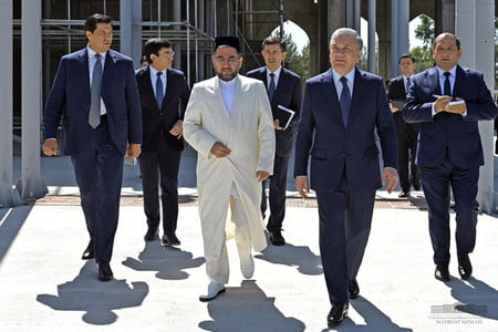 Mirziyoyev Samarqandga tashrifini Imom Buxoriy majmuasini ziyorat qilishdan boshladi