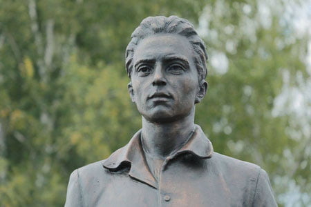 Россияда Усмон Носир ҳайкали ўрнатилди